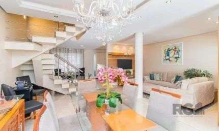 Casa  impecável com 3 quartos (1 suíte) e 2 vagas cobertas,