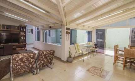 Casa com piscina e 4 suítes no Bairro Vila Ipiranga