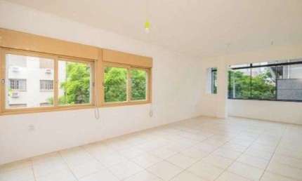 Apartamento com 3 quartos em prédio com elevador no Bairro Cidade Baixa