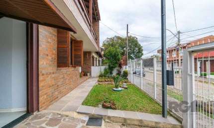 Casa no Jardim Ipu com 5 dormitórios e 2 vagas e piscina