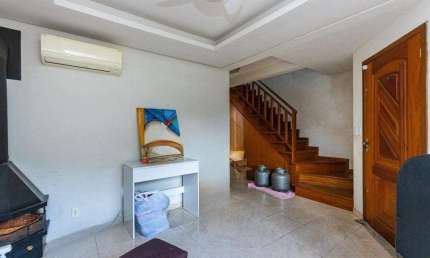 Casa de 3 dormitórios no Bairro Lomba do Pinheiro - Porto Alegre
