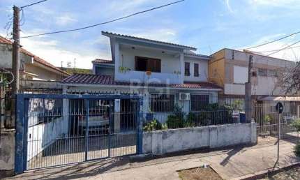 Casa para Venda - 270m², 4 dormitórios, sendo 1 suites, 5 vagas - Partenon