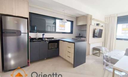 Imobiliária Orientta ALUGA excelente apartamento alto padrão, completo e bem equ