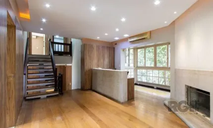 Excelente casa comercial com aproximadamente 300m² de área construída