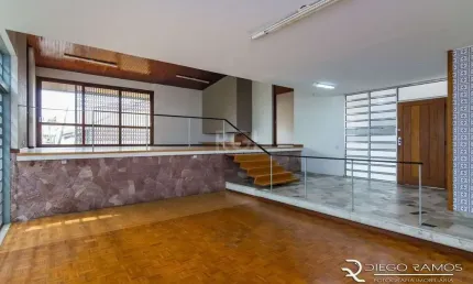 Venda de casa residencial 25,00m x 80,00m- Menino Deus. 4 vagas, 4 dormitórios,