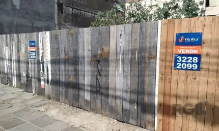 Compre terreno na Av Bento Gonçalves, 20,24 X 24M2,Bairro Partenon