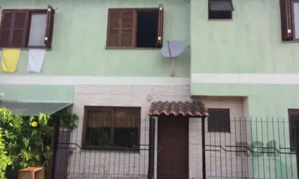 Sobrado para Venda - 80m², 2 dormitórios, 1 vaga - Hípica