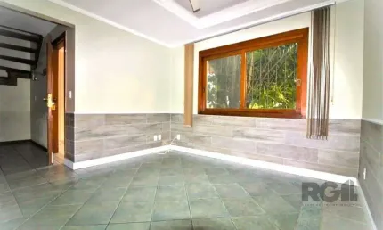 Casa em condomínio 111m² - 3 dormitórios sendo 1 suíte e 4 vagas no bairro Espir
