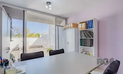 Excelente cobertura comercial de 79m² com 2 banheiros.