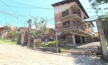 Sobrado 4 dormitórios à venda Medianeira Porto Alegre/RS