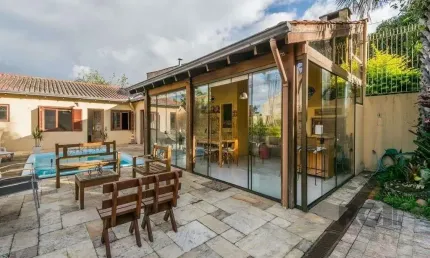Casa 279m² - 4 dormitórios, 3 vagas no bairro Santa Tereza