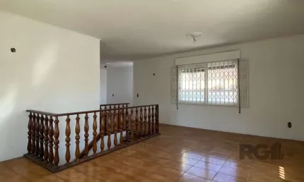 CASA COM 5 DORMITÓRIOS, ESPAÇO PARA FESTAS E PEÇAS AMPLAS PRÓXIMO AO IGUATEMI
