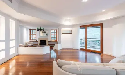 Vende-se apartamento de 309,10m² com 3 suítes e 3 vagas de garagem no bairro aux