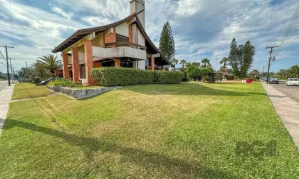 Icônica Casa para comprar  a poucos metros do mar em Atlântida