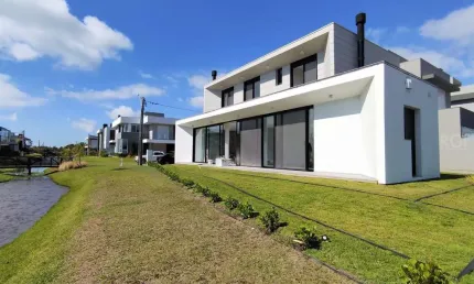 Casa em Condomínio 4 dormitórios à venda Centro Xangri-Lá/RS
