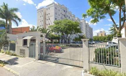 Apartamento mobiliado com 2 dormitórios e 1 vaga de garagem na Rua Sadi Castro.