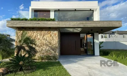 Sobrado Novo em Condomínio Fechado com 4 suítes e 238m² privativos