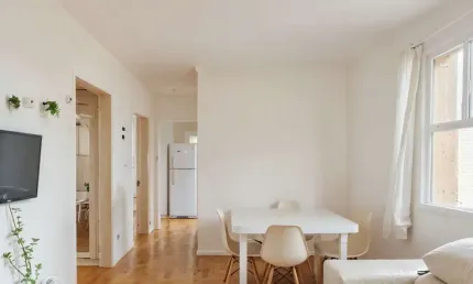 Vende-se apartamento semi-mobiliado com 2 quartos e 41m² - menino deus