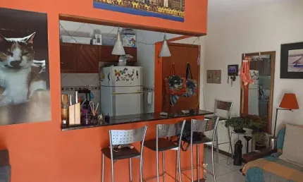 Vende-se apartamento de 1 dormitório com sacada e 47m² - Cidade Baixa