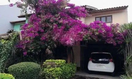 Casa 3 dormitórios para venda no bairro Hípica Condomínio Jardins do Prado.
