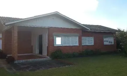 Casa para Venda - 200m², 3 dormitórios, 5 vagas - Atlântida