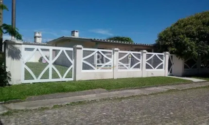 Casa 3 dormitórios à venda Atlântida Sul Xangri-Lá/RS