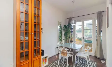 Vende-se apartamento com 3 quartos, 87m² e sacada - Petrópolis