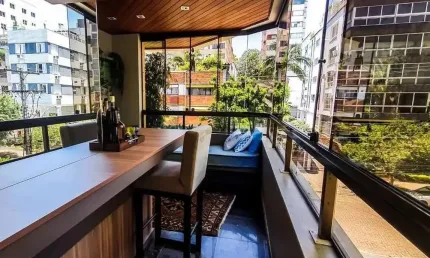 Vende-se apartamento com 3 quartos (1 suíte), 2 sacadas com churrasqueira, 132m²