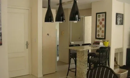 Vende-se apartamento com 2 quartos(1 suíte), 86m² e sacada - Mont'Serrat