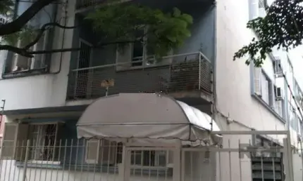 Apartamento 2 dormitórios de frente, dependência completa, no bairro Bom Fim -po