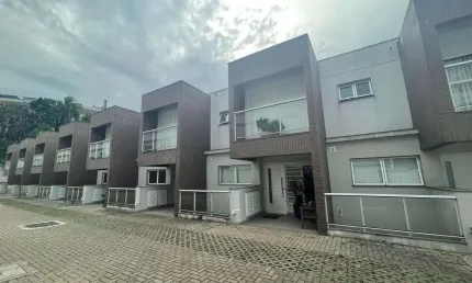 Casa com 3 suítes, vista para o Guaíba, 3 vagas, no bairro Cristal, Porto Alegre