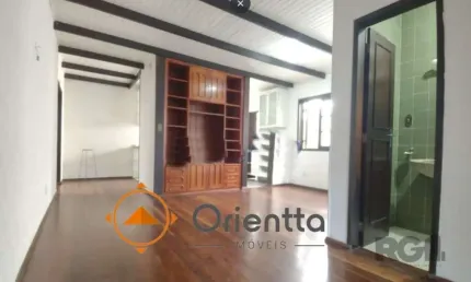 Casa ampla com 4 dormitórios, sendo 1 suíte, disponível para locação no bairro j