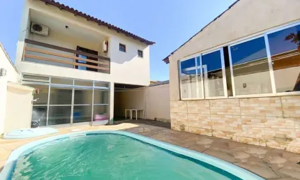 Casa / 3 Quartos / 1 Suíte / Piscina / Cgurrasqueira / 4 Vagas / Porto Verde / J