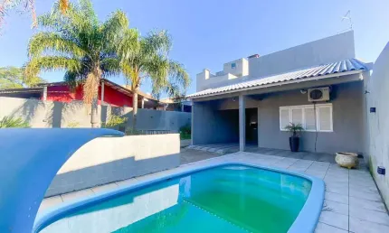 Casa / 3 Dormitórios / 2 Banheiros / 2 Vagas / Piscina / Porto Verde / Alvorada