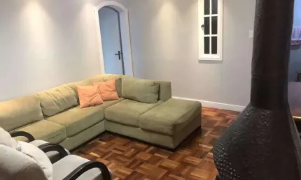 Vende e aluga apartamento com 100m² e uma vaga de garagem.