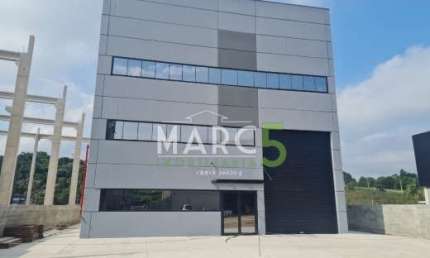 Barracão / Galpão / Depósito com 4 salas para alugar na Avenida Governador Mario Covas Junior, Portão, Arujá, 930 m2 por R$ 37.000