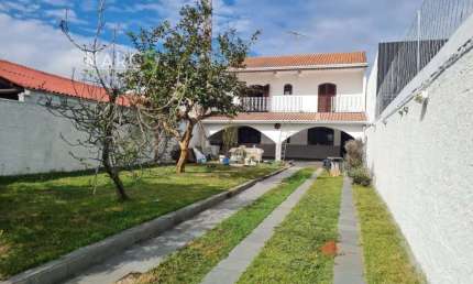 Casa com 3 quartos para alugar na Avenida Armando Colangelo, Arujá Center Ville, Arujá, 190 m2 por R$ 3.800