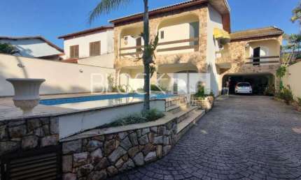 Barra da Tijuca | Casa de Condomínio 5 quartos, sendo 3 suites
