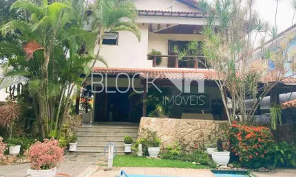 Barra da Tijuca | Casa de Condomínio 5 quartos, sendo 1 suite