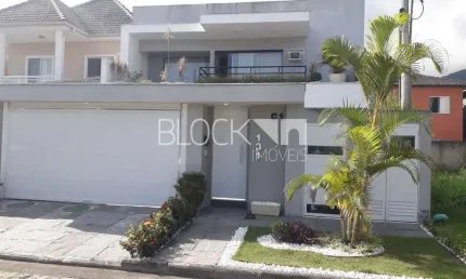 Vargem Pequena | Casa de Condomínio 4 quartos, sendo 4 suites