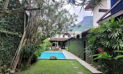 Barra da Tijuca | Casa de Condomínio 5 quartos, sendo 4 suites