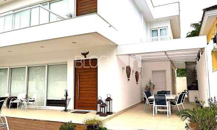 Vargem Pequena | Casa de Condomínio 4 quartos, sendo 4 suites