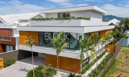 Barra da Tijuca | Casa de Condomínio 5 quartos, sendo 5 suites