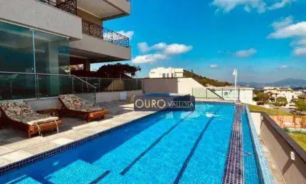 Sobrado de Alto Padrão com piscina  em condomínio fechado com 950m²