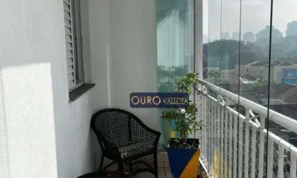 APARTAMENTO NA MOOCA À VENDA COM VARANDA ENVIDRAÇADA.
