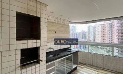 APARTAMENTO NA PRAIA GRANDE COM VARANDA GOURMET, 4 DORMITÓRIOS E HÁ 30 METROS DA PRAIA.