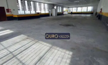 Galpão disponível locação na Santa Ifigênia com 1.714m² e a 450 metros da Estação de Metrô da Luz.