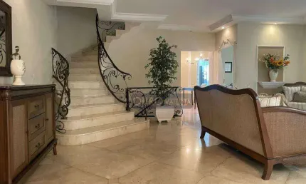 Sobrado de Alto Padrão – 366m² de Elegância e Conforto