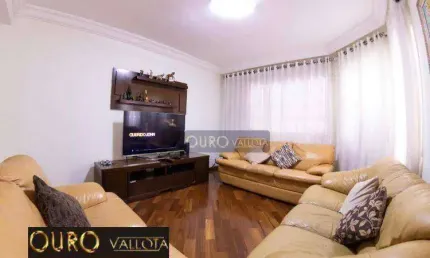 Sobrado com 3 dormitórios, 2 vagas de garagem em excelente localização