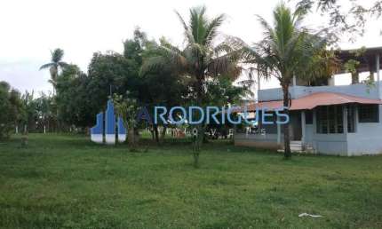 Sitio comercial no Distrito Industrial de Candeias-BA: 3 quartos, 1 suite, 2 salas, 1 banheiro, 110.000m². Venda ou locação!